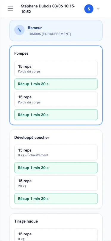 Suivi d’une séance de coaching avec exercices, séries, charges et temps de récupération